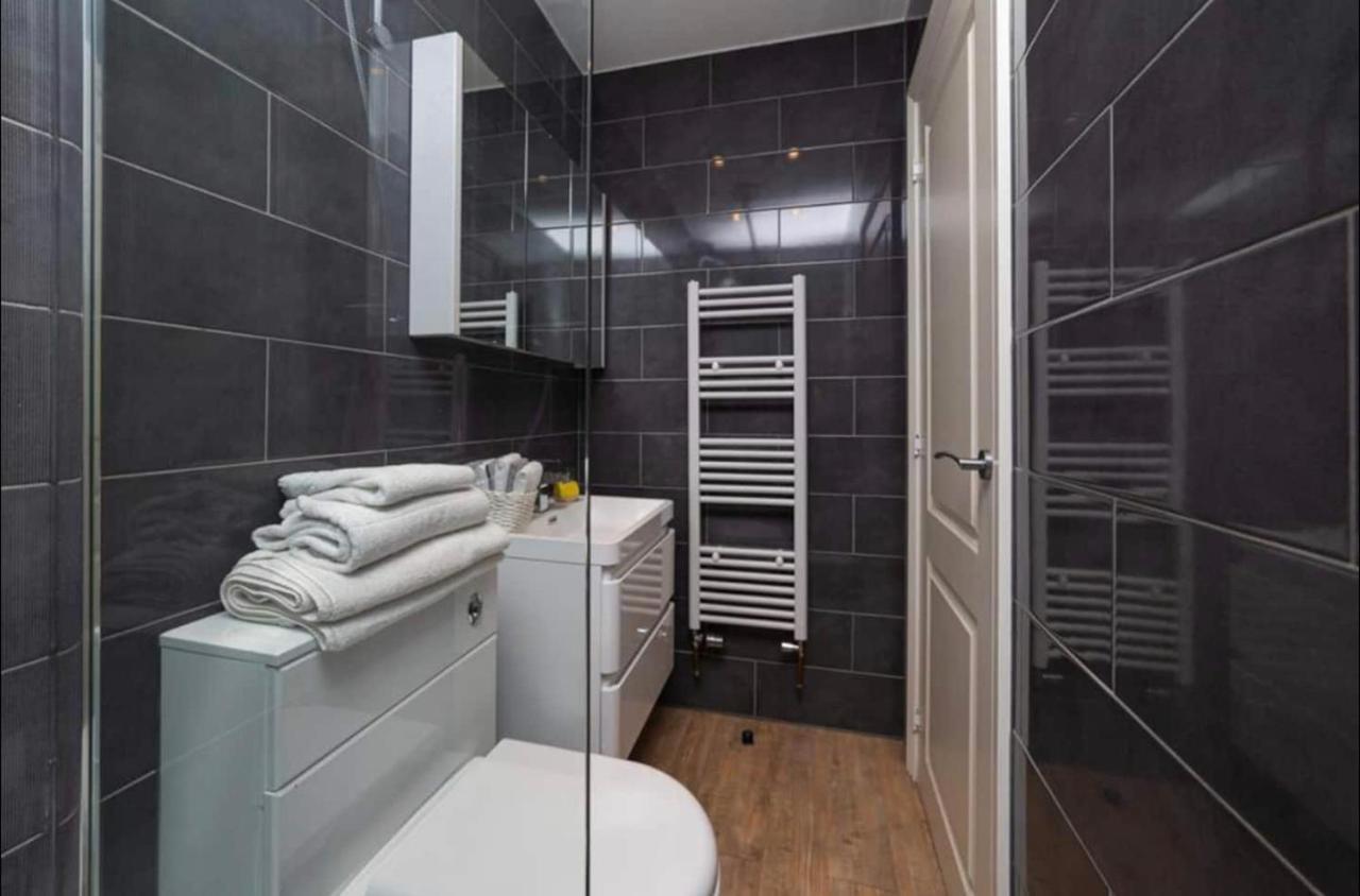 Beautiful 1Bd Apartment On The King'S Road Chelsea ลอนดอน ภายนอก รูปภาพ