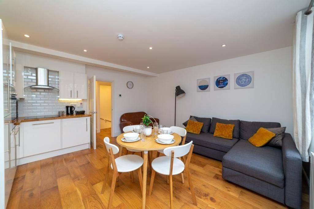 Beautiful 1Bd Apartment On The King'S Road Chelsea ลอนดอน ภายนอก รูปภาพ