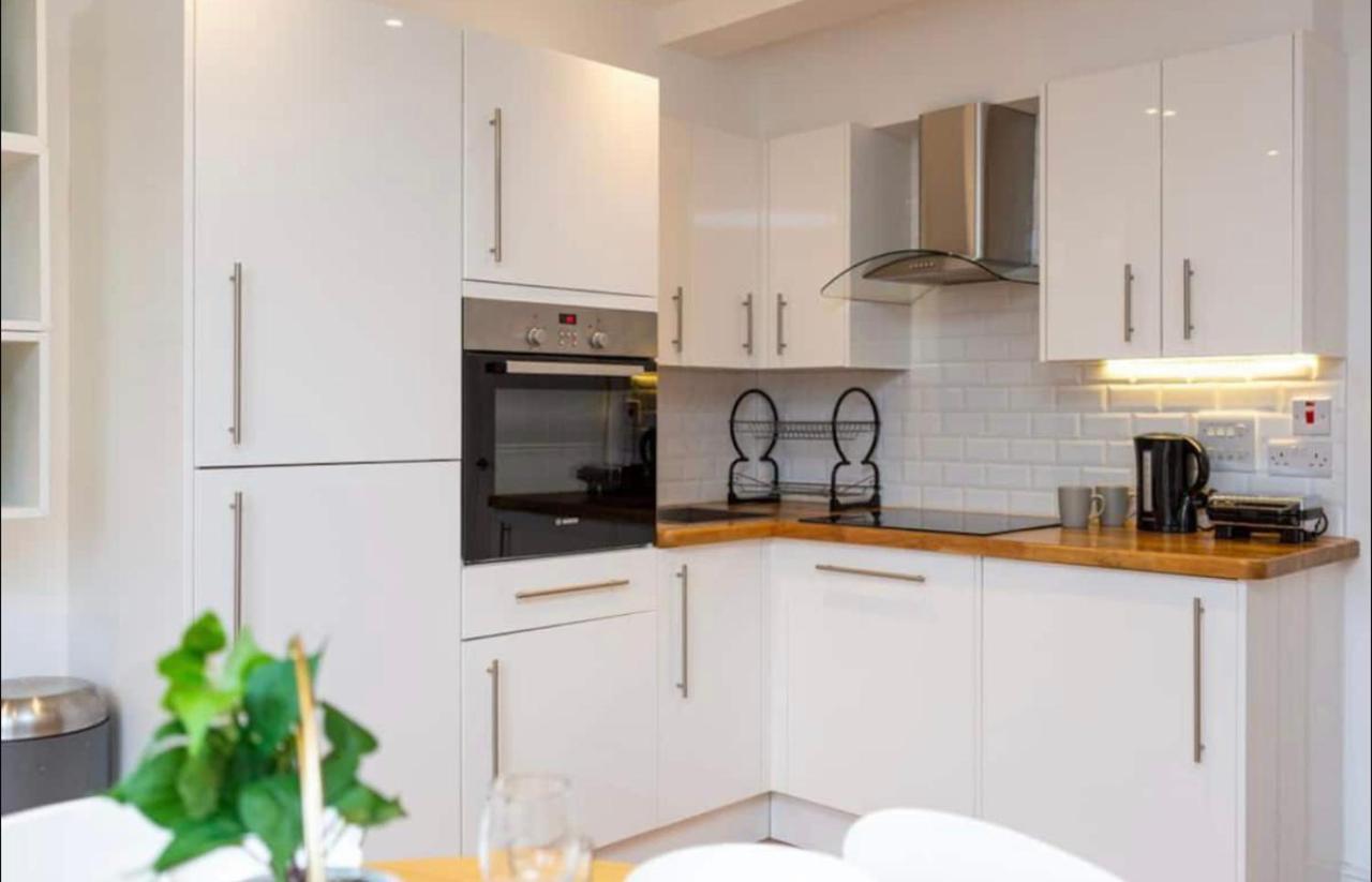 Beautiful 1Bd Apartment On The King'S Road Chelsea ลอนดอน ภายนอก รูปภาพ