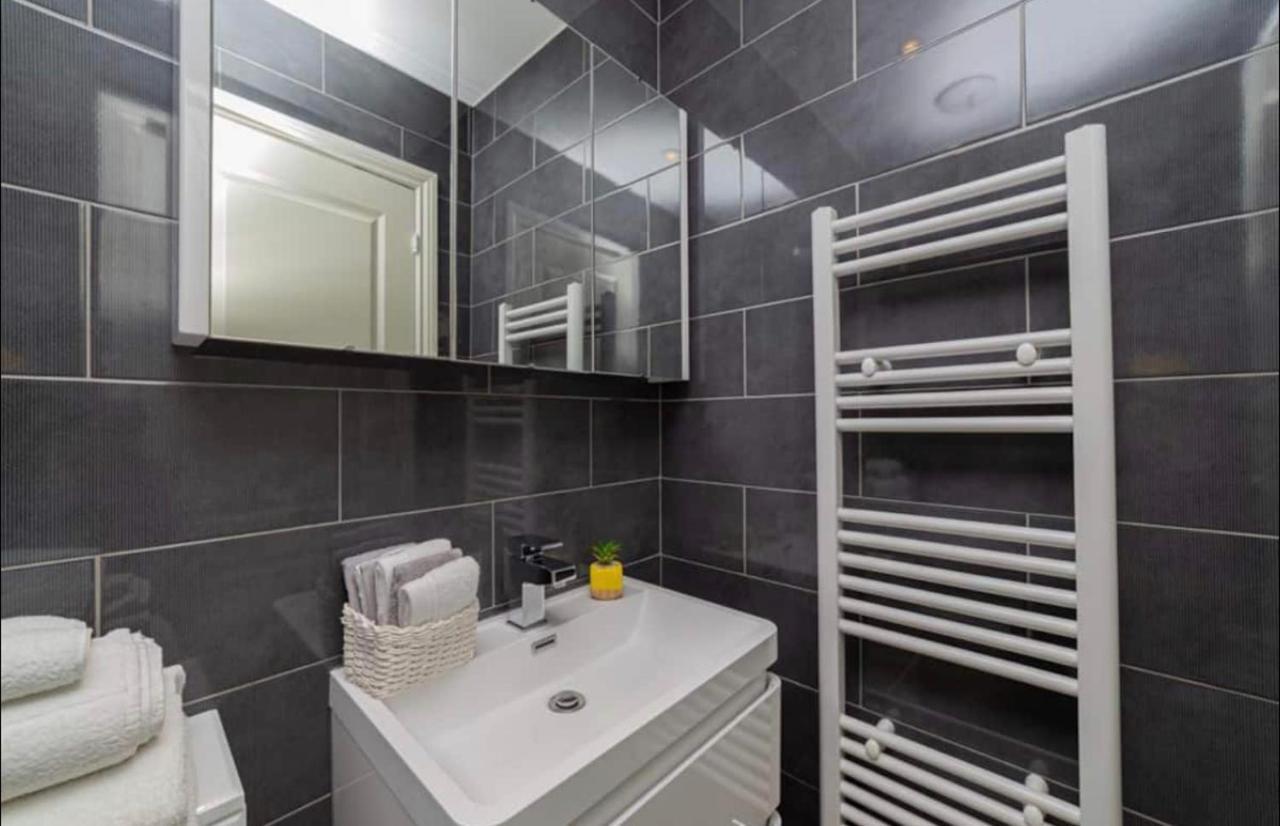 Beautiful 1Bd Apartment On The King'S Road Chelsea ลอนดอน ภายนอก รูปภาพ